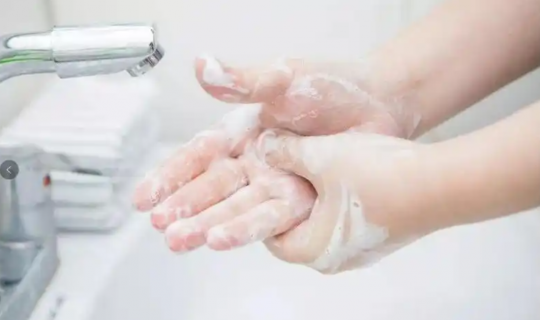 免洗洗手液是否含酒精 免洗洗手液要洗多久